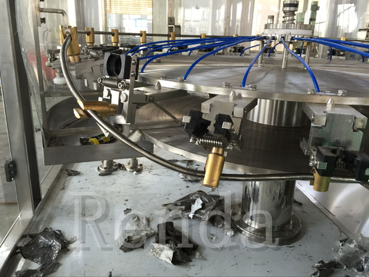 CE di sigillatura automatico 800-2000 della macchina di rifornimento della birra della bottiglia di vetro CGFD12-12-6 che riempie